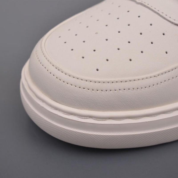LOUIS VUITTON Rivoli Sneaker - Image 5