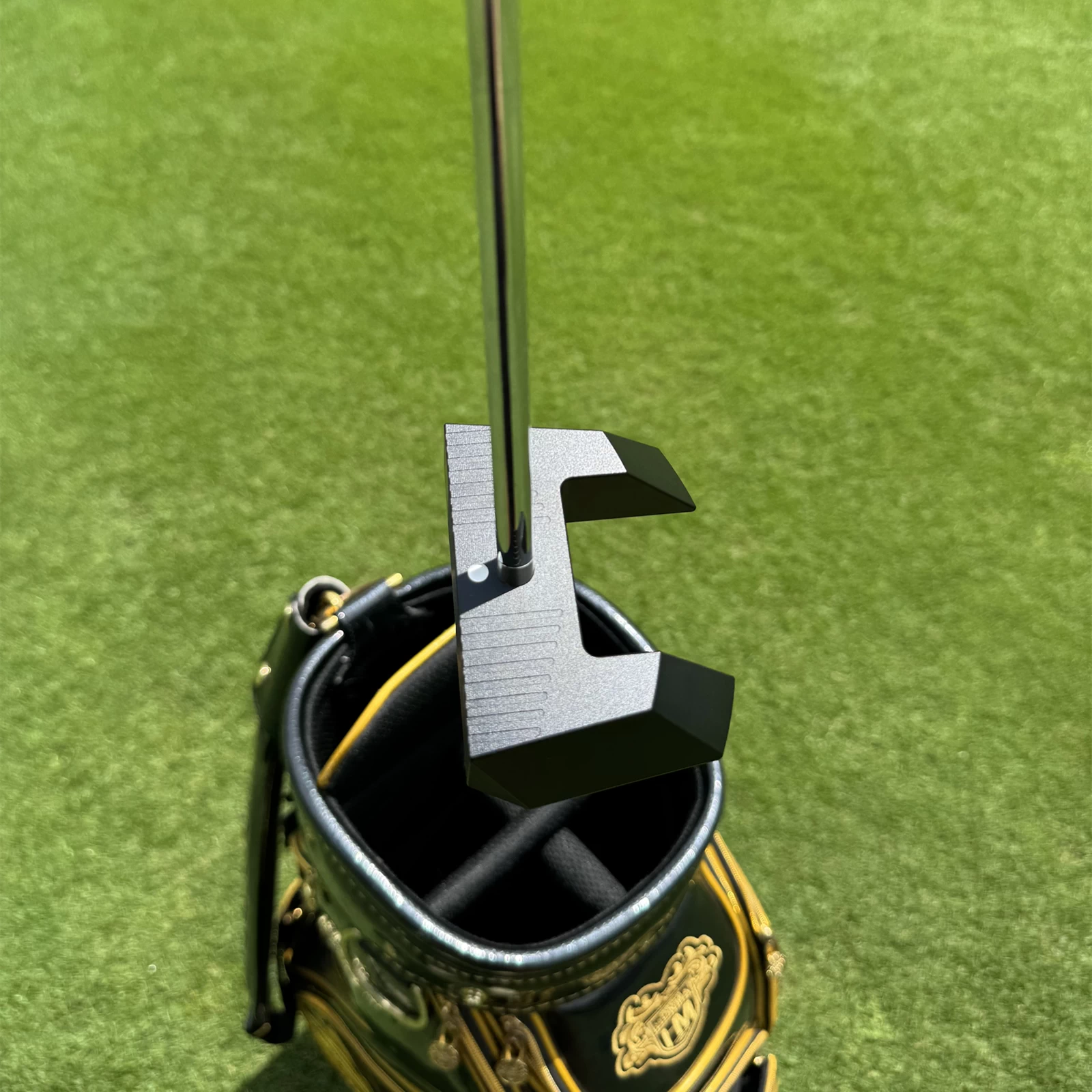 Left Hand Calong BAT Golf Putter Black 6063 Alloy 34 35inch With Weight Customizable with Screws Balance Technology Included Headcover - Image 3